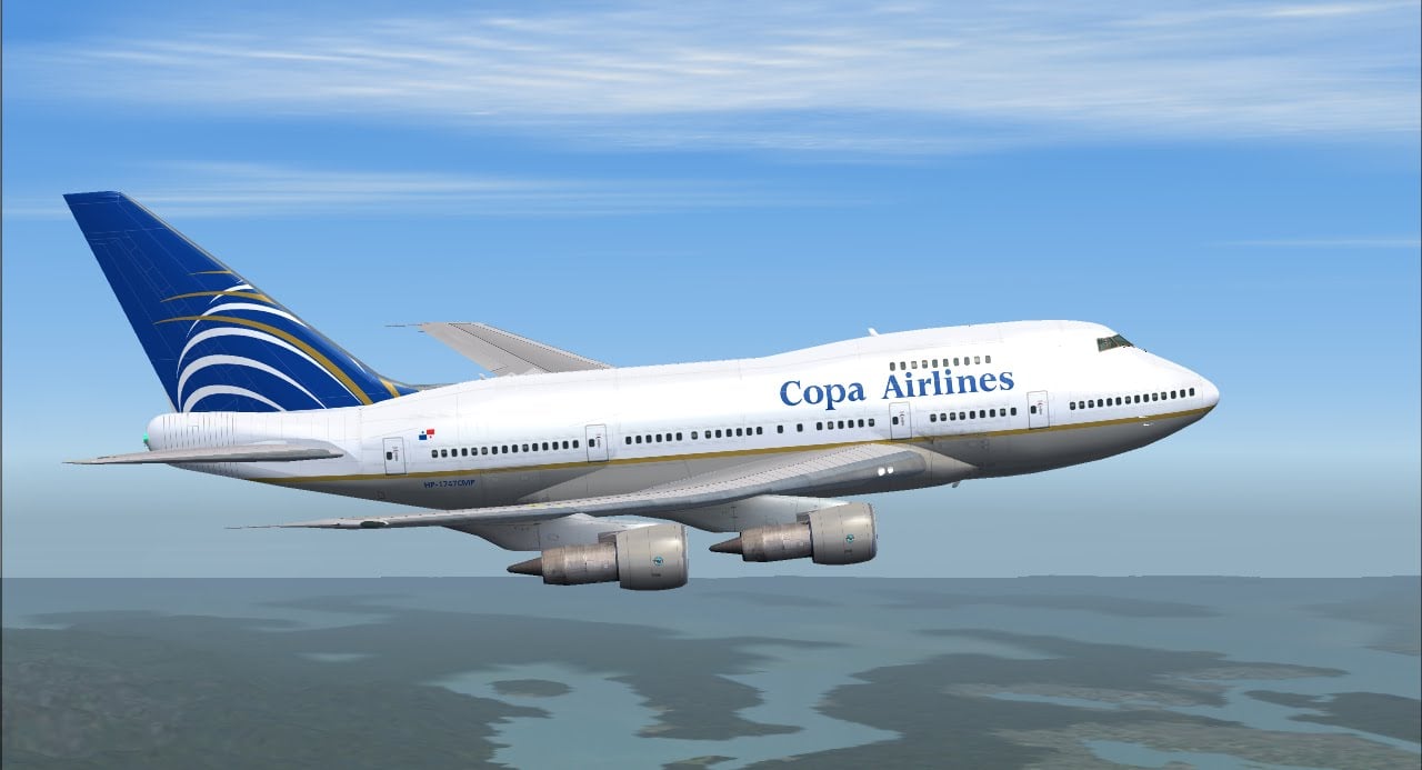 What types of services are offered through the Copa Airlines English-language website?